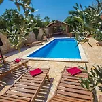 Family-friendly With Swimming Pool Nova Vas, - 14167 Apartman Porec