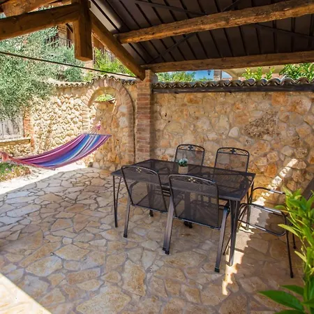 Апартаменти Family-friendly With Swimming Pool Nova Vas, - 14167 Пореч