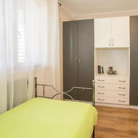 Apartment Family Friendly With A Swimming Pool Nova Vas, - 14167