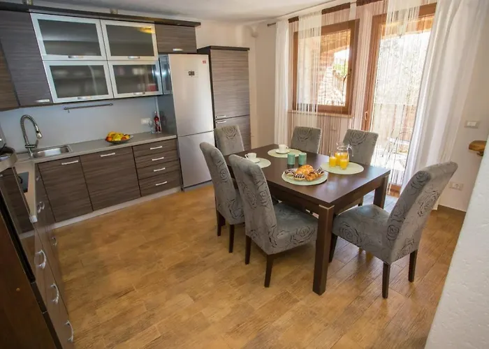Апартаменти Family-friendly With Swimming Pool Nova Vas, - 14167 Пореч