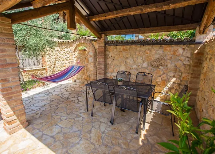 Апартаменти Family-friendly With Swimming Pool Nova Vas, - 14167 Пореч